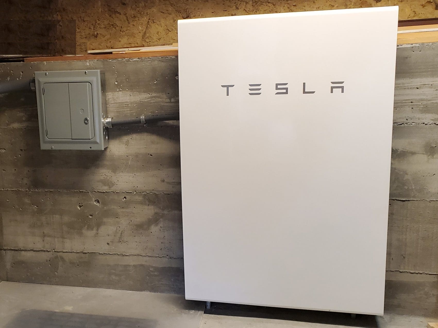 SolarCraft Tesla Powerwall solar battery